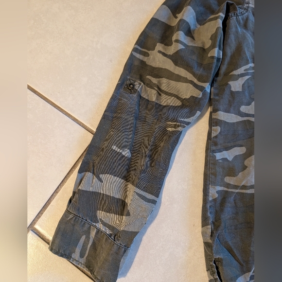 Express Green Camo Long Sleeve Button Down Shirt Size Small - Picture 10 of 10